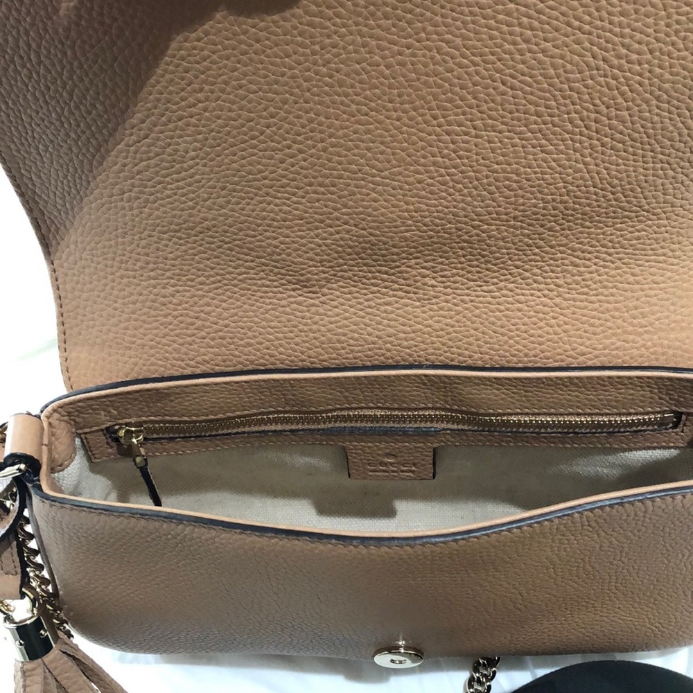 Gucci Soho chain leather crossbody bag in tan - Picture 8 of 8